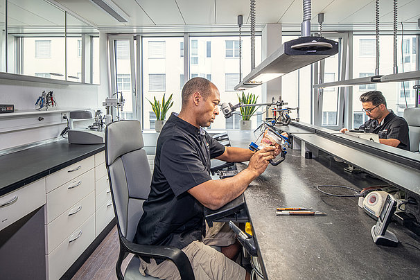 Unser_integriertes_Zahntechnik-Labor_Die_Dentalia_AG.jpg